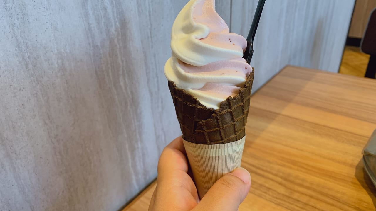 成城石井スタイル＆カフェで食べることのできるいちごソフトクリーム