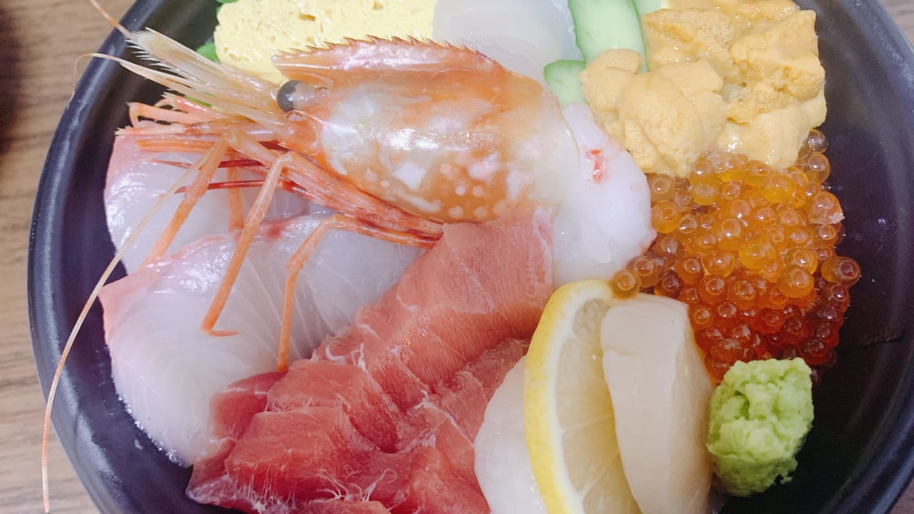 魚の飯の新鮮な海鮮丼