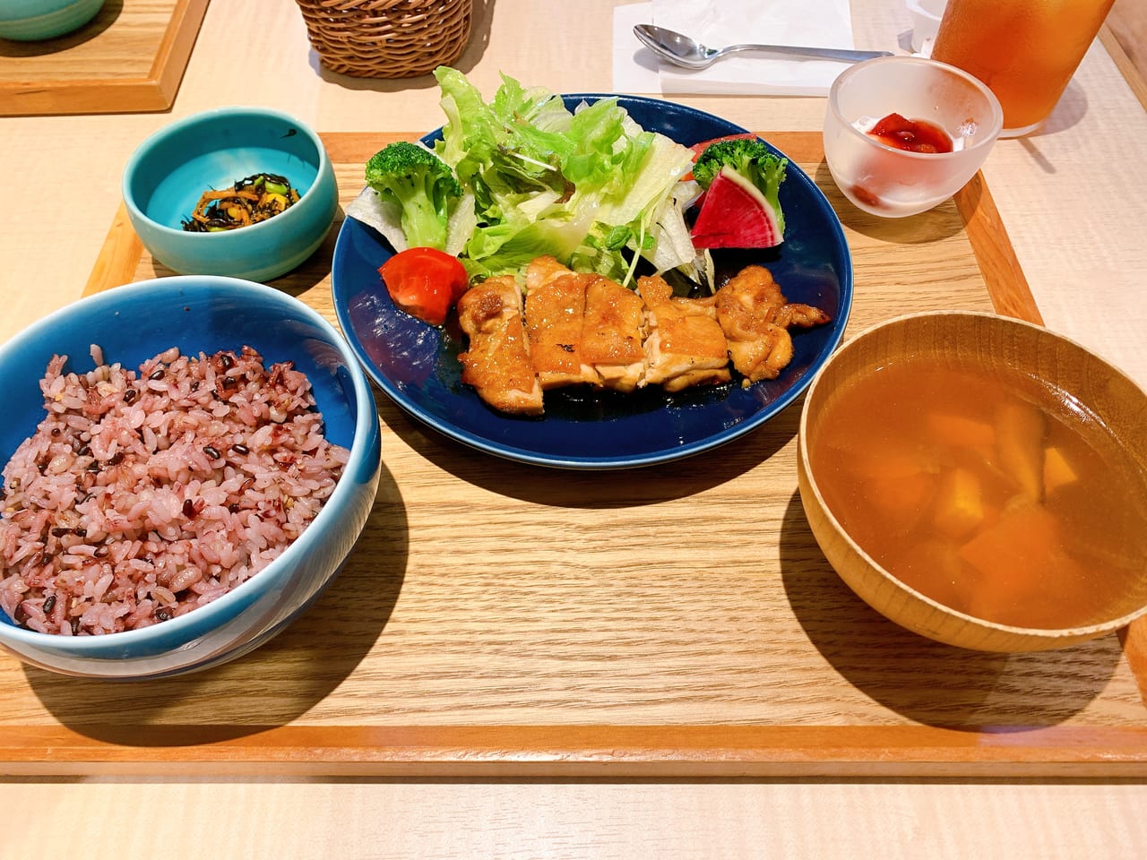 鳥の照り焼き定食