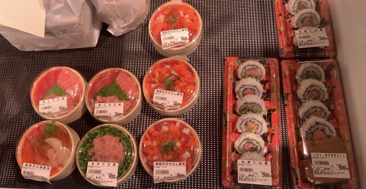 鮪翔万の海鮮丼は、お手頃価格なところも人気です。