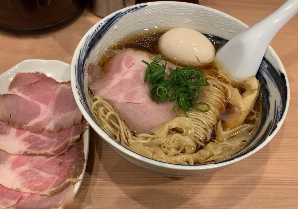 麺処かず屋の特製ラーメン。