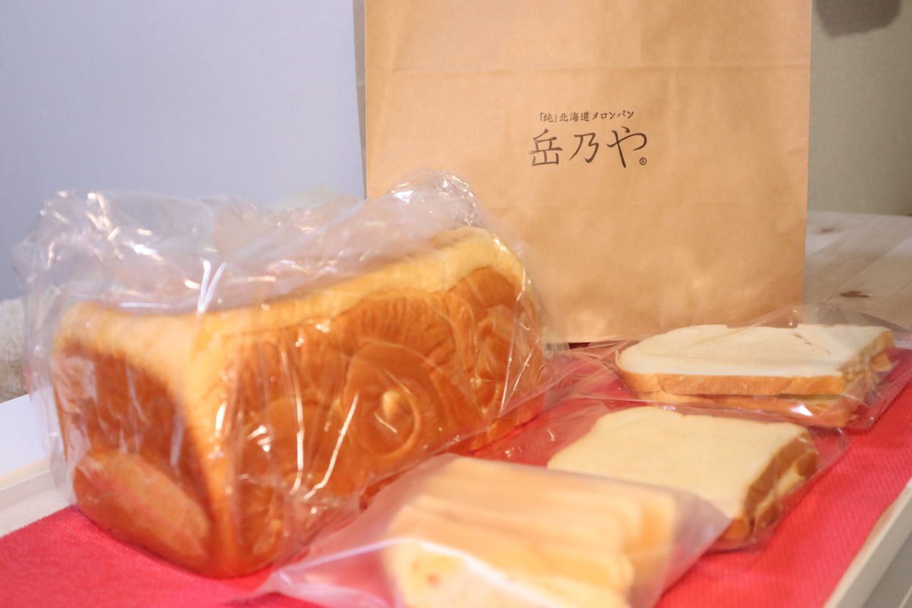 岳乃やの食パンとラスクを購入しました。