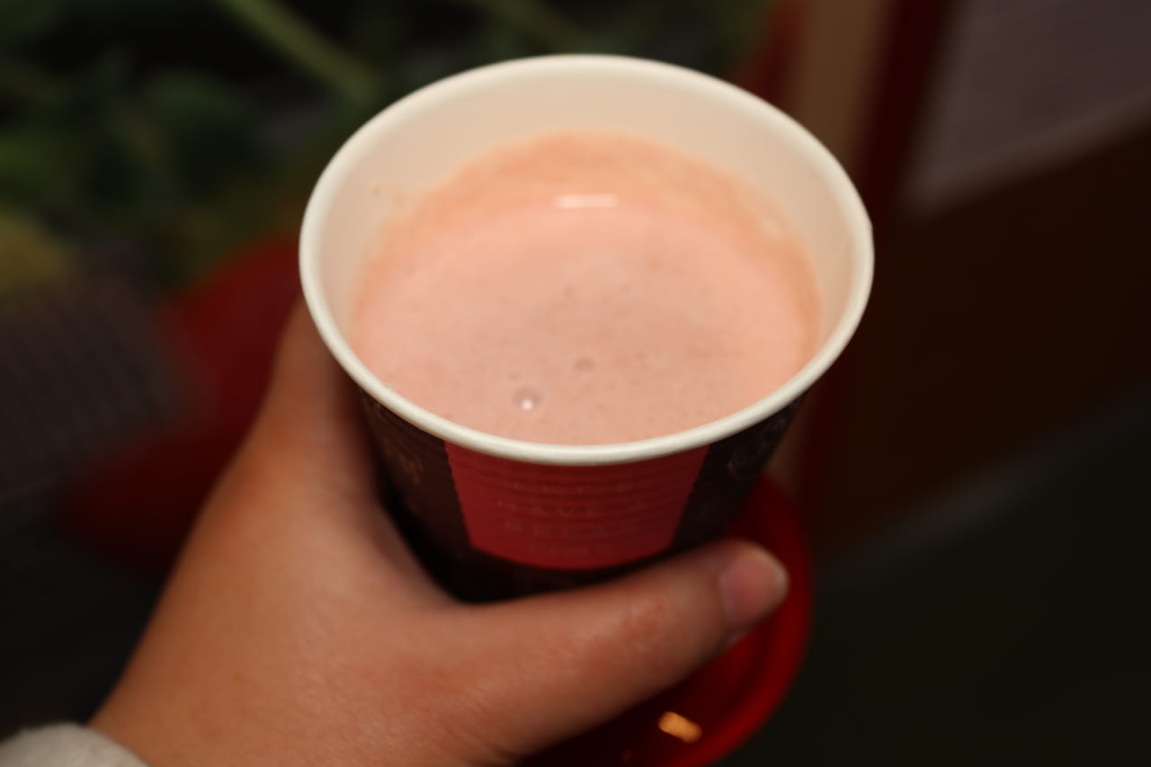 苺ミルクくず湯はトロトロ食感が堪らないホットドリンクです。